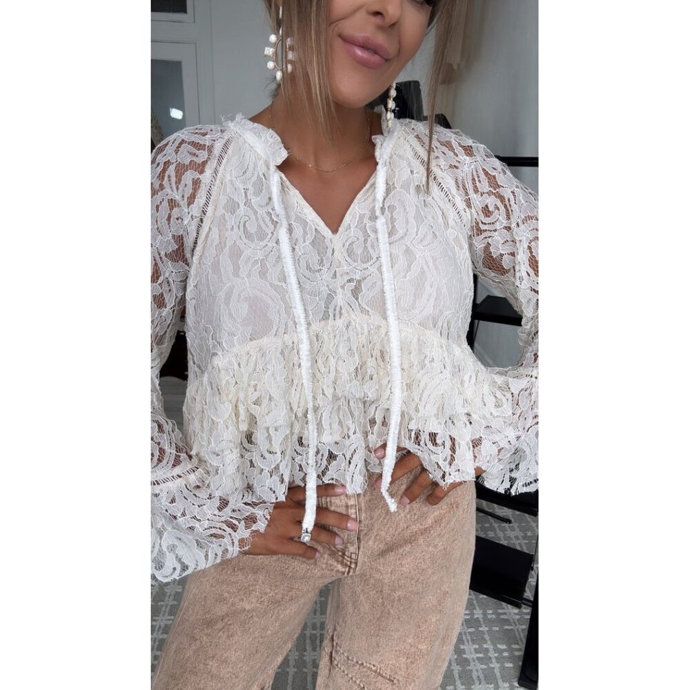 ASTR the Label Tiered Bell Sleeve Lace Top in Buttercream Size X-Small